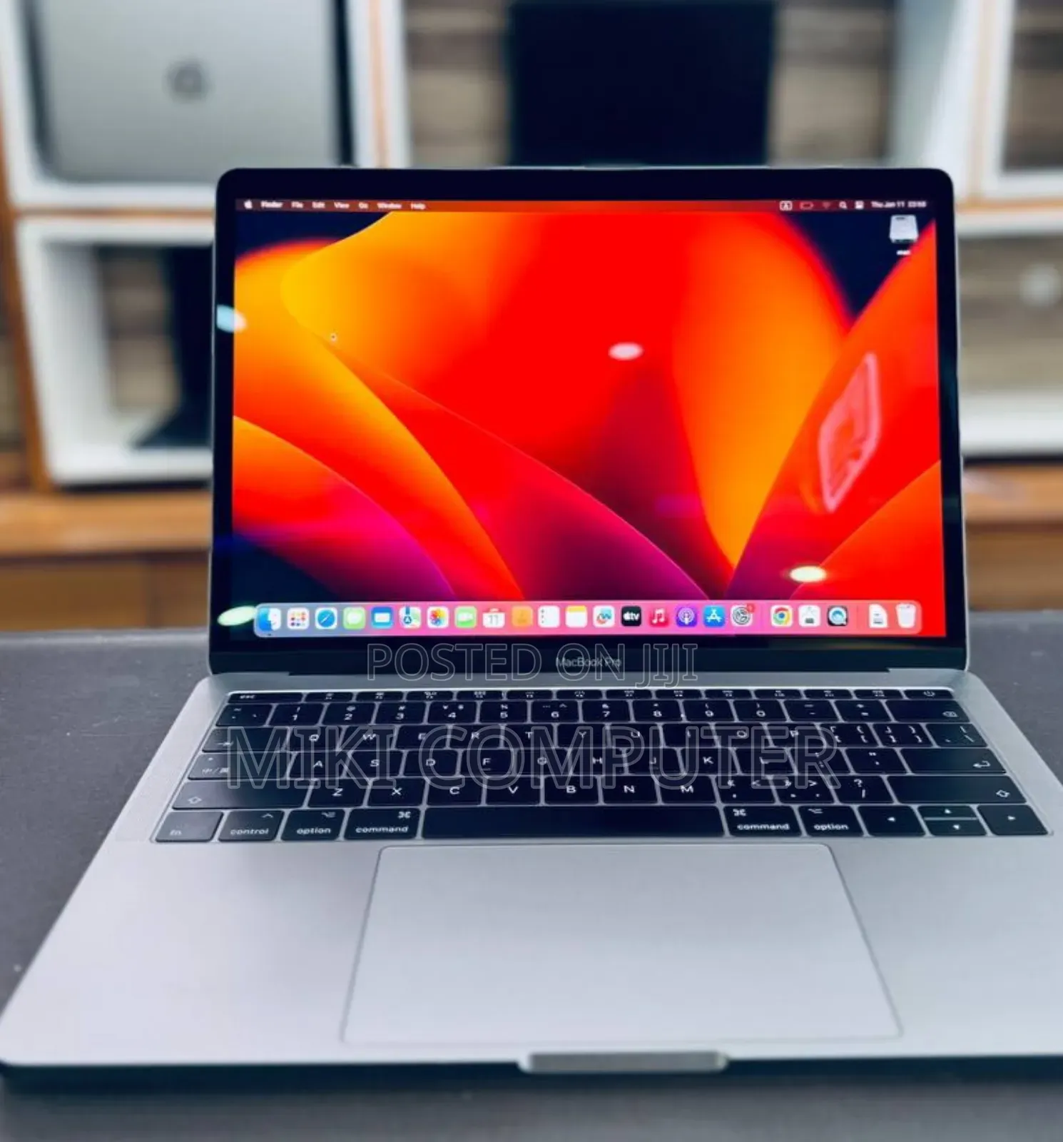 New Laptop Apple MacBook Pro 2017 8GB Intel Core I7 SSD 512GB