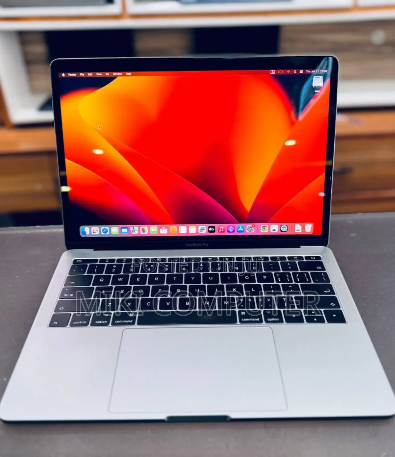 New Laptop Apple MacBook Pro 2017 8GB Intel Core I7 SSD 512GB