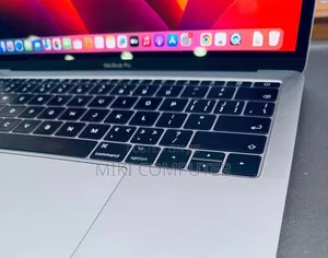 New Laptop Apple MacBook Pro 2017 8GB Intel Core I7 SSD 512GB