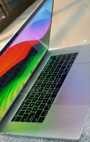 New Laptop Apple MacBook Pro 2017 8GB Intel Core I5 SSD 512GB