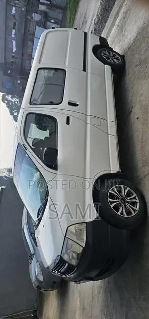 Toyota HiAce 2011 White