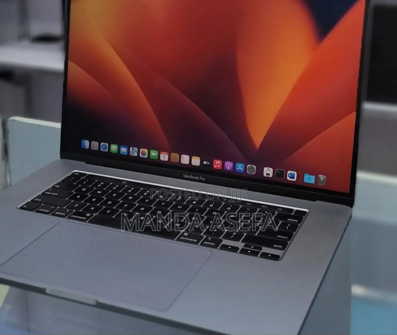 New Laptop Apple MacBook Pro 2019 16GB Intel Core I9 SSD 512GB