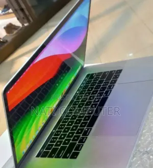 New Laptop Apple MacBook Pro 2017 16GB Intel Core I7 SSD 256GB