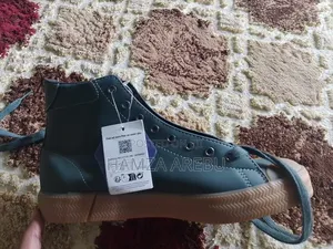 Lacoste Gripshot Mid Leather Chukkas