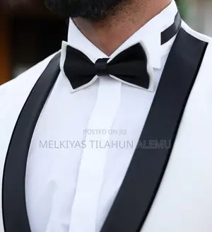 Wedding White and Black Collared Suits for Groom