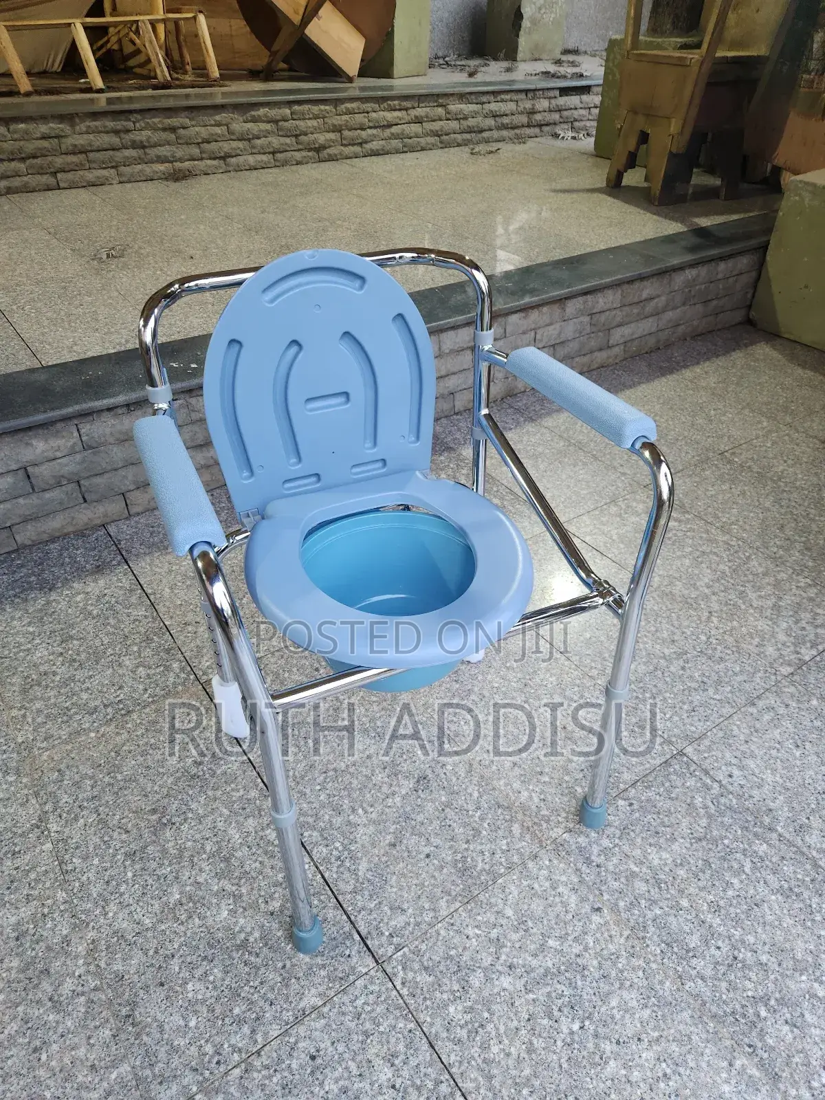 Commode Chair輕易toilet Chair Almunium Stainless Brand New Packed Poty
