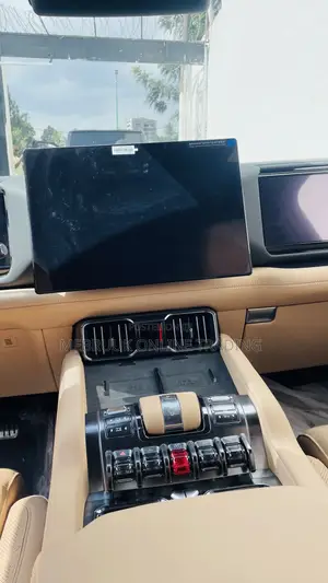 New BYD Leopard 8 2.0 Hybrid AWD 2025 Silver