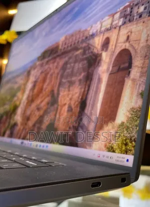 New Laptop Dell Precision 5690 32GB AMD Ryzen 7 SSD 1T