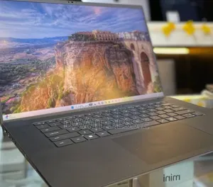 New Laptop Dell Precision 5690 32GB AMD Ryzen 7 SSD 1T