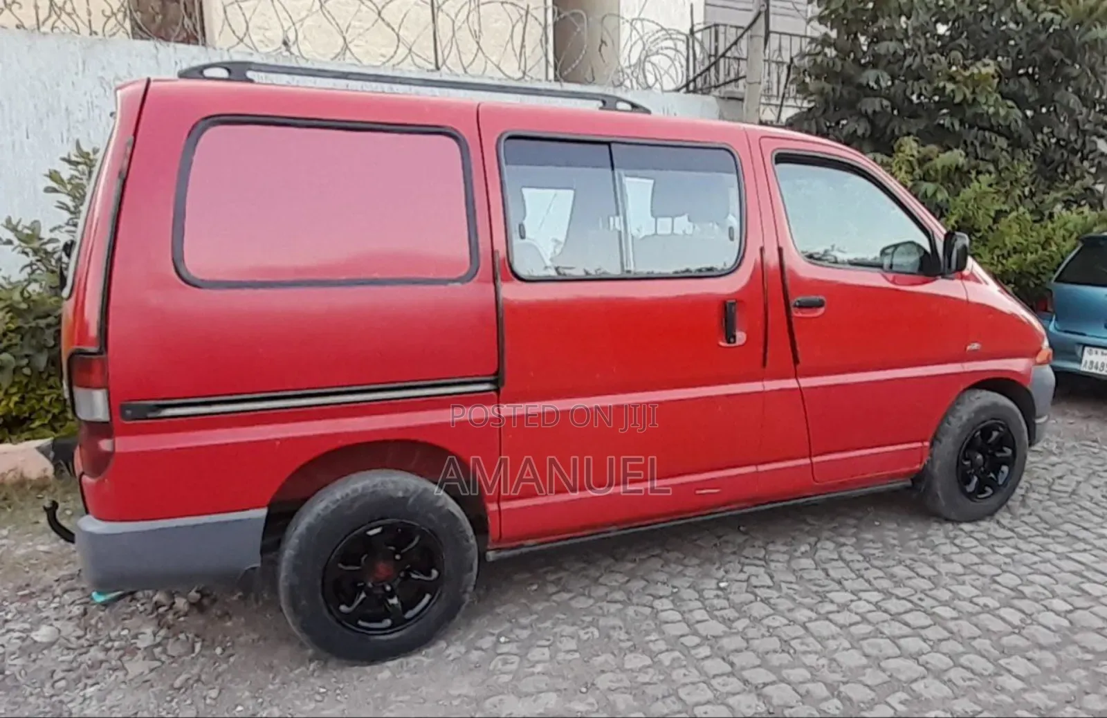 Toyota HiAce 2005 Red