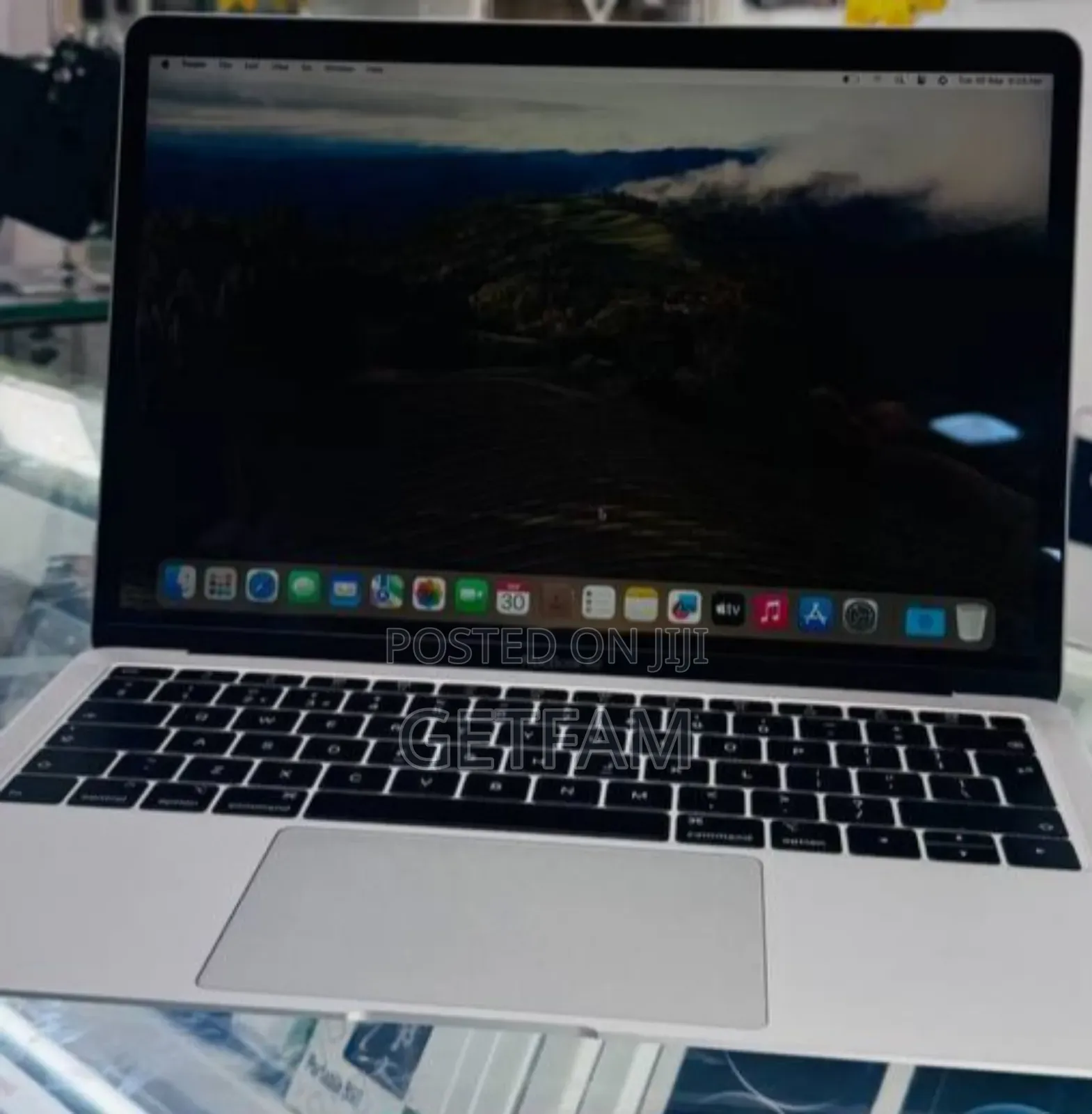 New Laptop Apple MacBook Pro 2019 8GB Intel Core I5 SSD 128GB