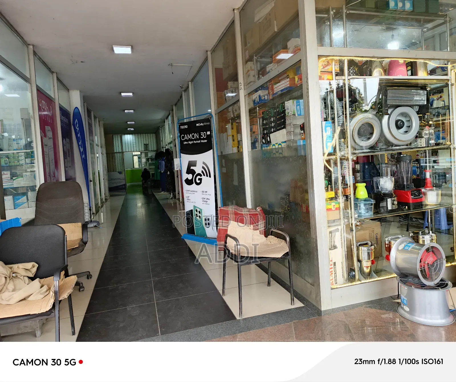 የ ንግድ ሱቅ ቁልፍ ሽያጭ ከነ ዲስፕለይ