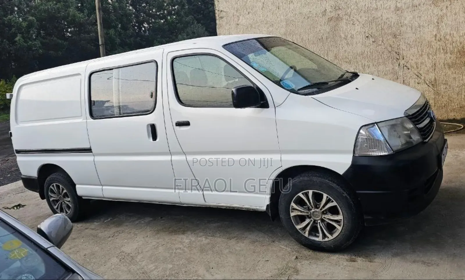 Toyota HiAce 2011 White