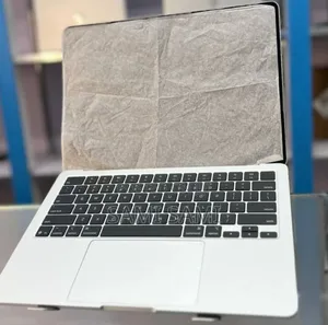 New Laptop Apple MacBook Air 2025 M4 13-Inch 16GB Apple M4 SSD 256GB