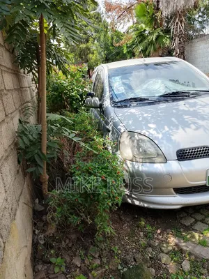 Toyota Vitz 1.0 FWD 3dr 2000 Silver