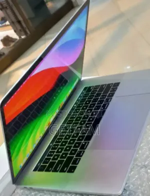 New Laptop Apple MacBook Pro 2017 8GB Intel Core I5 SSD 512GB