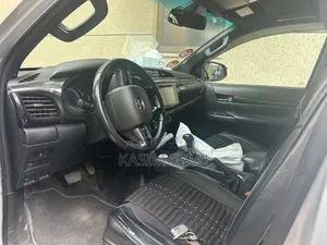 Toyota Hilux Revo Double Cab Deisel 2.4 AWD 2019 Silver