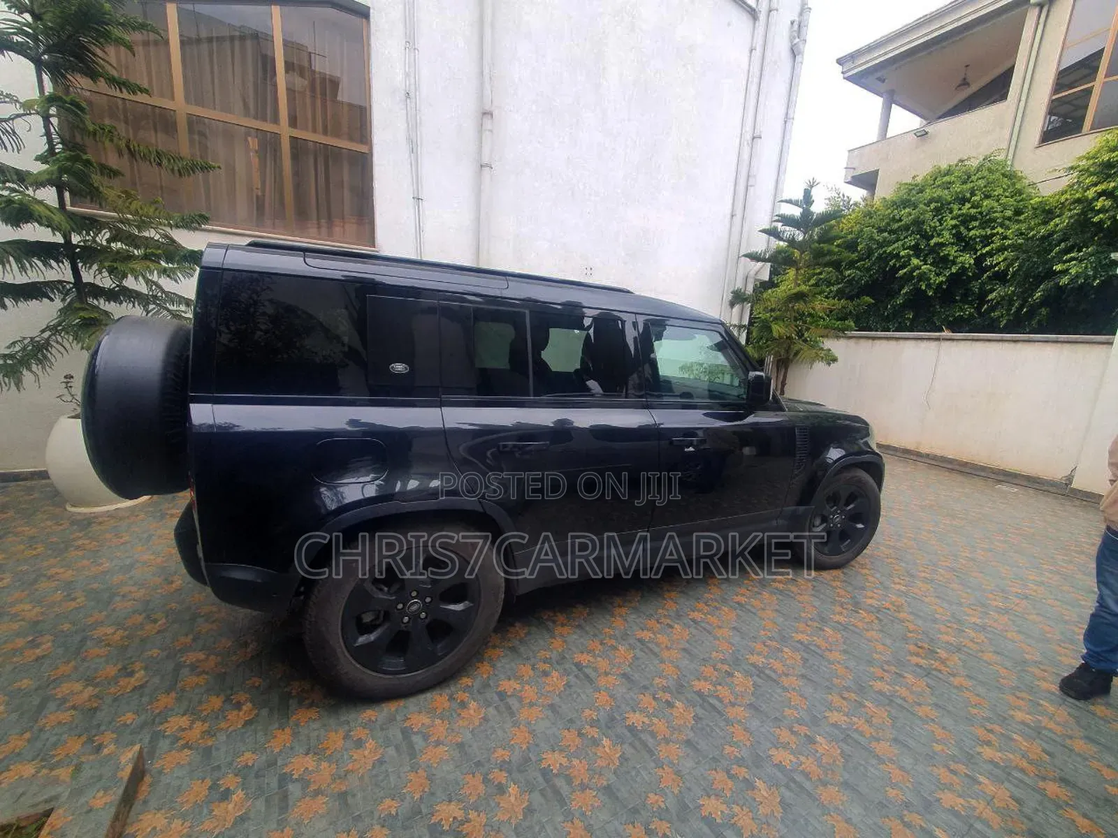 Land Rover Defender SE 2024 Black