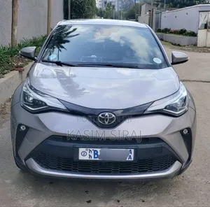 Photo - Toyota C-HR Limited 2021 Silver