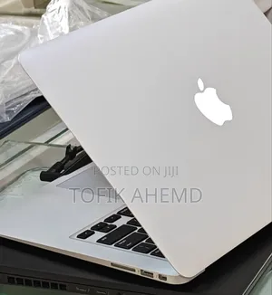 New Laptop Apple MacBook Pro 2017 8GB Intel Core I7 SSD 512GB