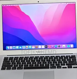 New Laptop Apple MacBook Pro 2017 8GB Intel Core I7 SSD 512GB