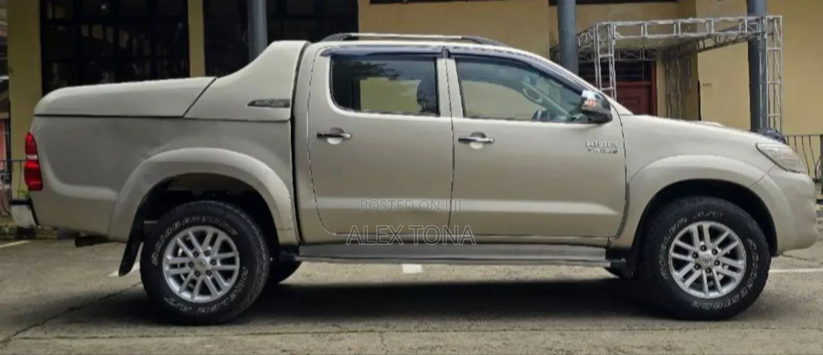 Toyota Hilux 2014 Gold