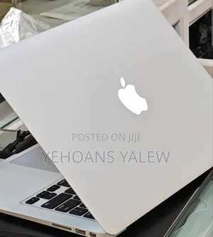 Photo - New Laptop Apple MacBook Pro 2017 8GB Intel Core I7 SSD 512GB