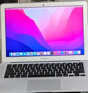 New Laptop Apple MacBook Pro 2017 8GB Intel Core I7 SSD 512GB