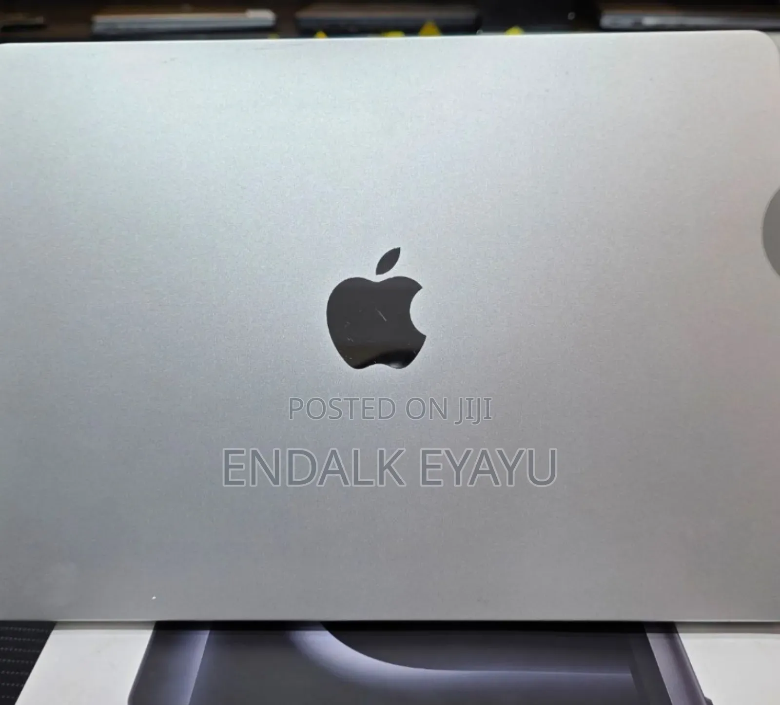 New Laptop Apple MacBook Air 2022 M2 16GB Apple M2 SSD 256GB