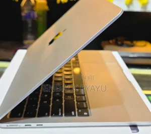 New Laptop Apple MacBook Air 2022 M2 16GB Apple M2 SSD 256GB