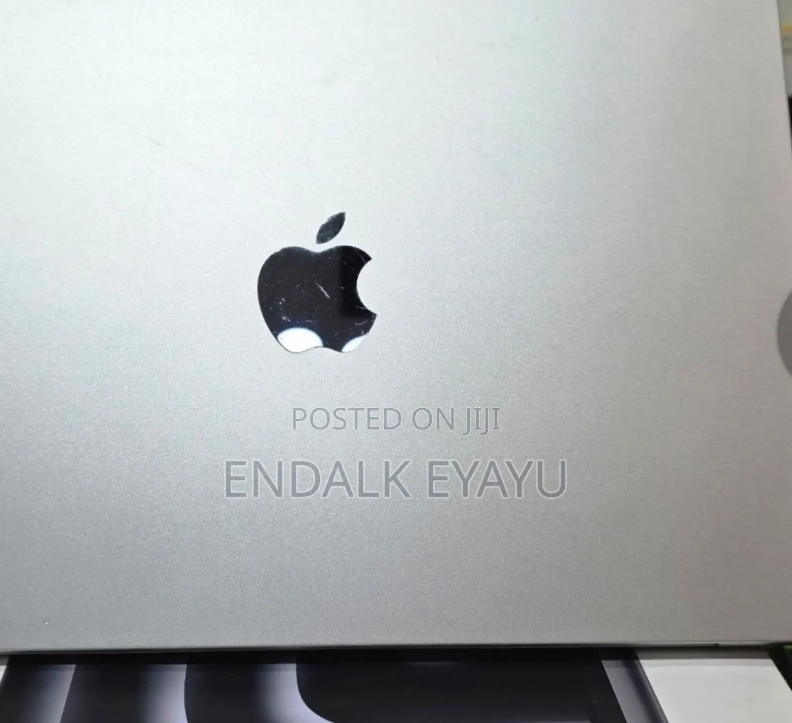 New Laptop Apple MacBook Air 2022 M2 16GB Apple M2 SSD 256GB