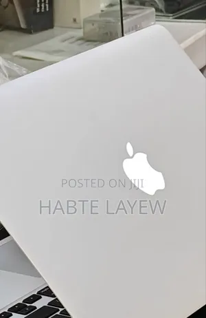 New Laptop Apple MacBook Pro 2017 8GB Intel Core I7 SSD 512GB