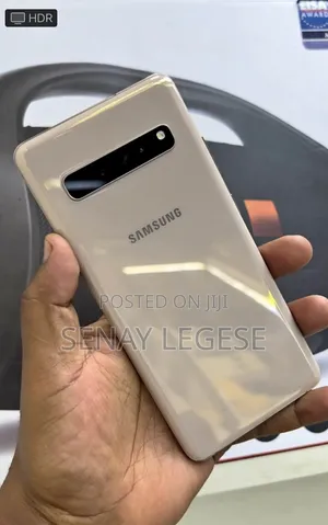 Photo - New Samsung Galaxy S10 5G 256 GB Gold