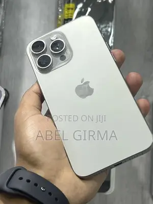 Photo - Apple iPhone 16 Pro Max 256 GB Silver