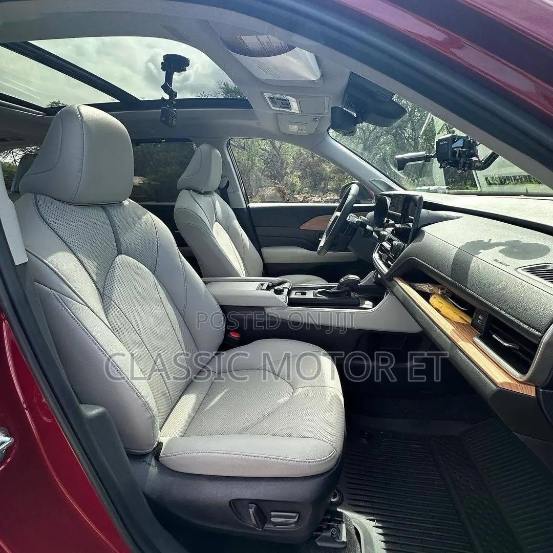 Toyota Grand Highlander Hybrid 2024 Red