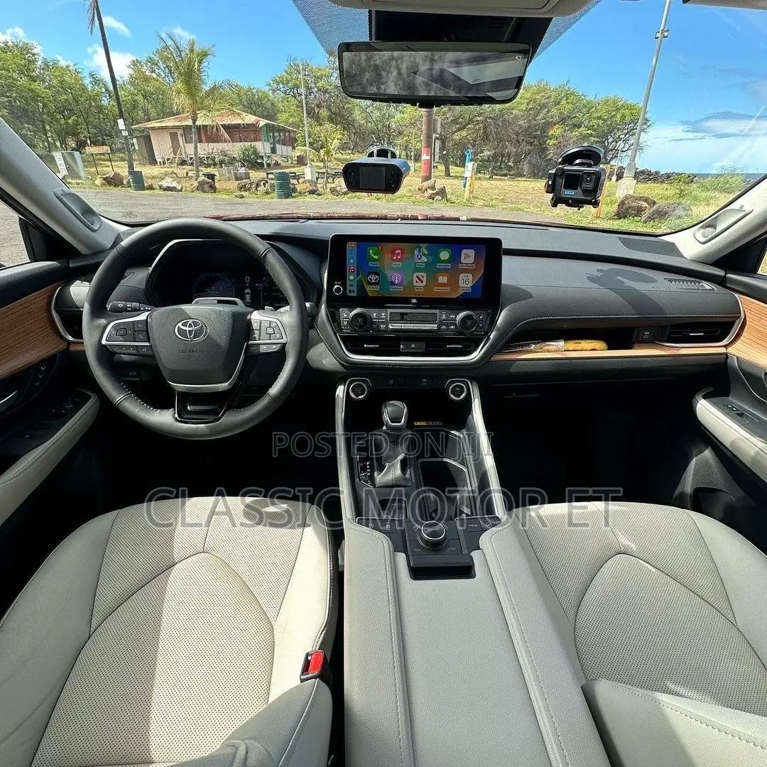 Toyota Grand Highlander Hybrid 2024 Red