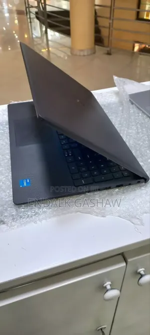 New Laptop Dell Vostro 3520 16GB Intel Core I5 SSD 512GB