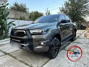 Photo - Toyota Hilux 2021 Brown
