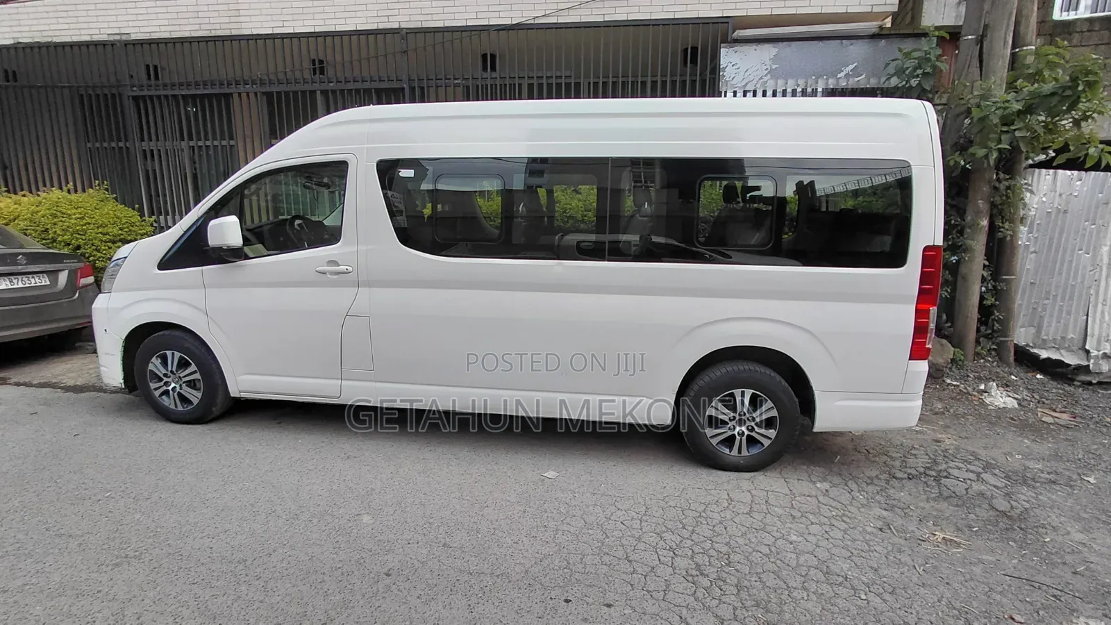 Toyota HiAce 2021 White