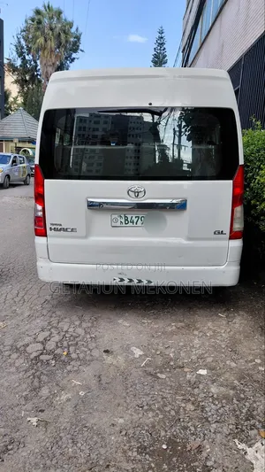 Toyota HiAce 2021 White