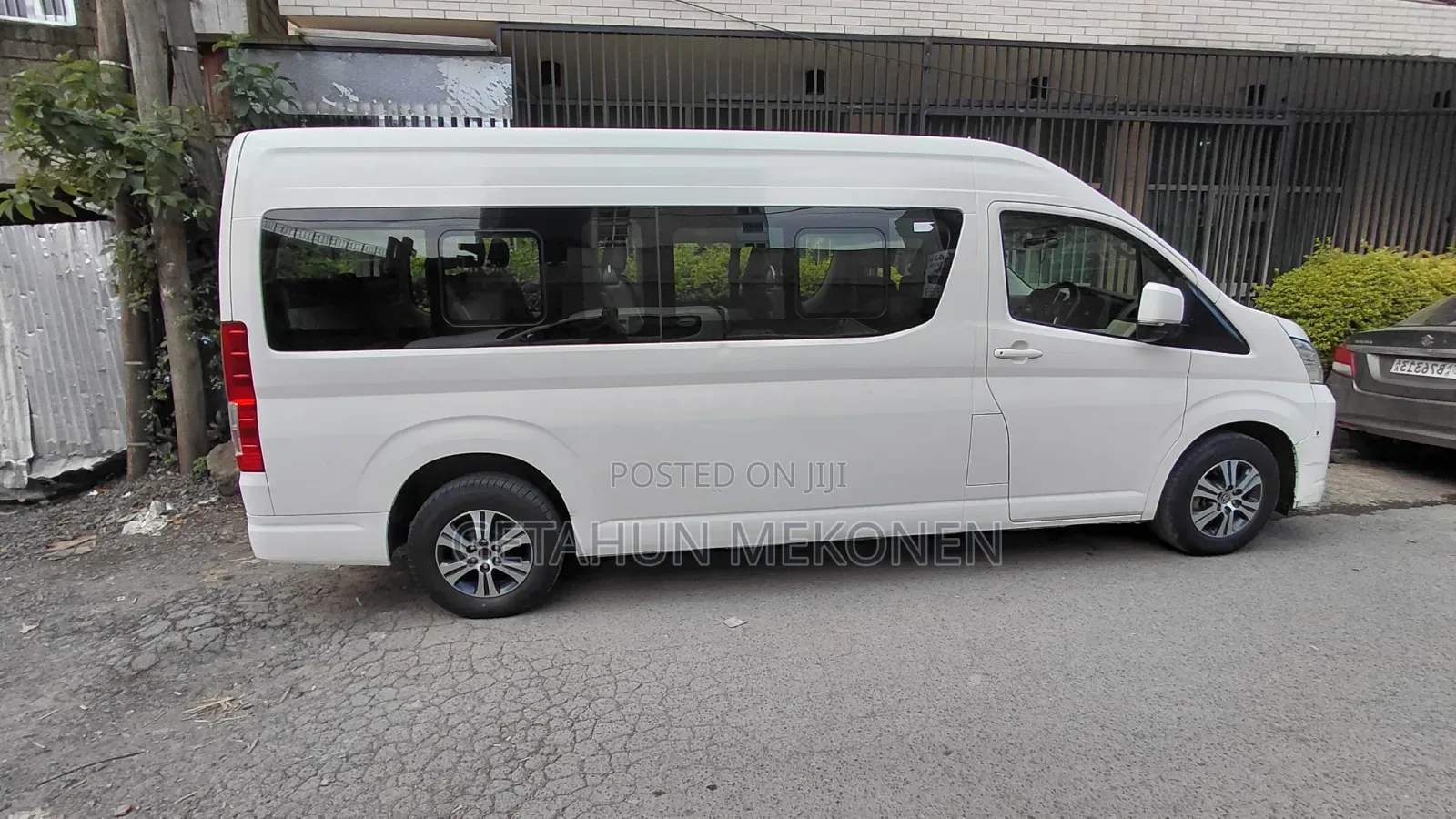 Toyota HiAce 2021 White