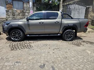 Photo - Toyota Hilux Revo Double Cab Deisel 2.8 AWD 2022 Gray