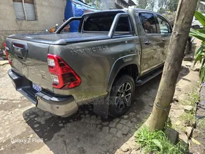 Toyota Hilux Revo Double Cab Deisel 2.8 AWD 2022 Gray