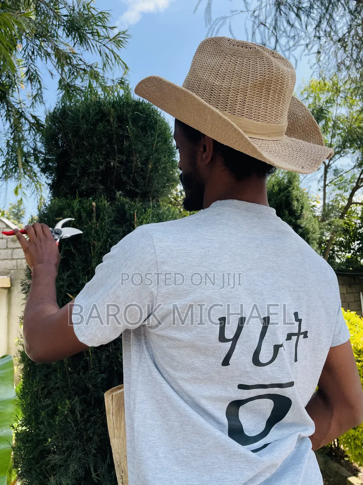 አትክልተኛ (Landscaping and Gardening Service)
