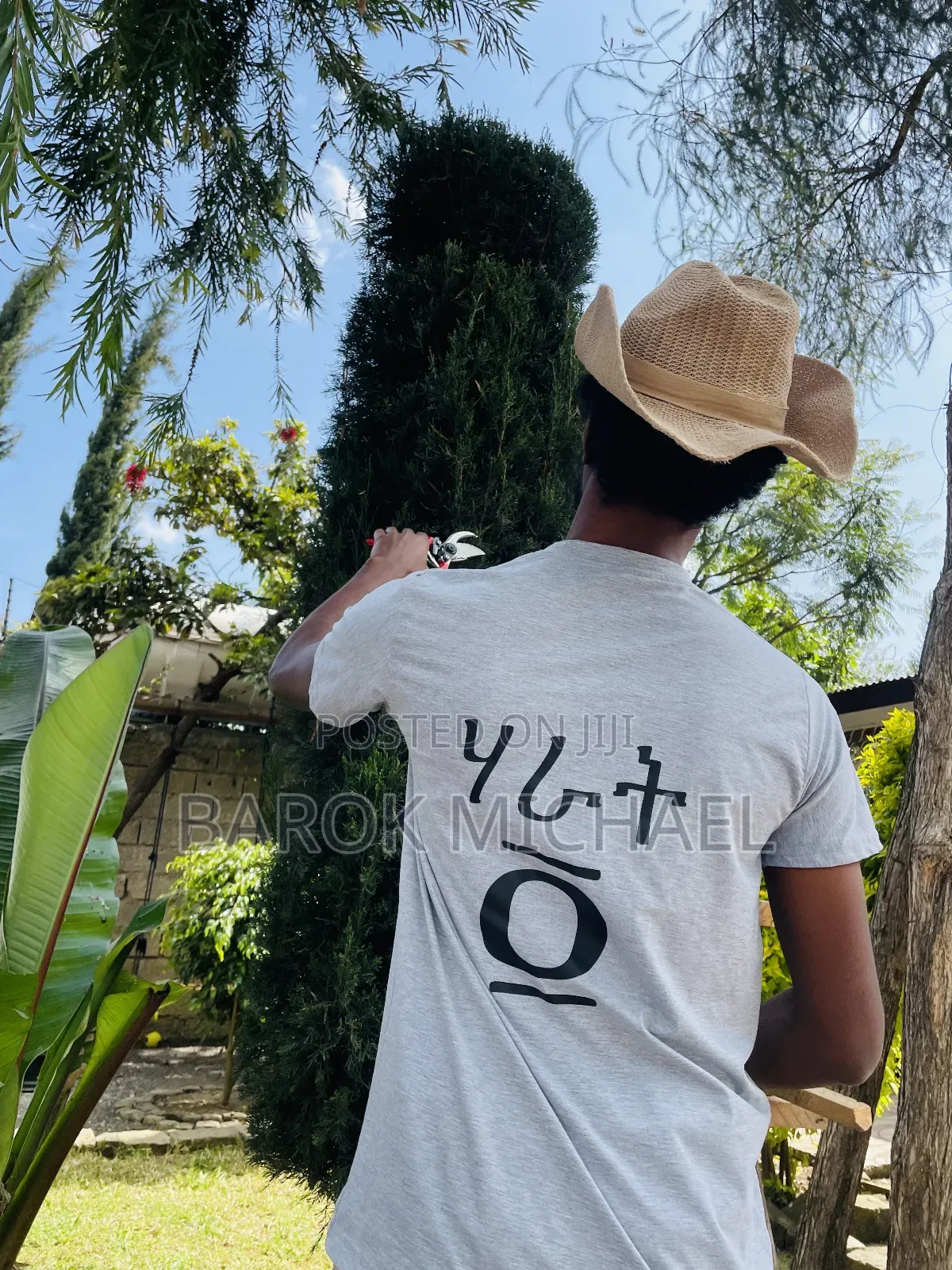 አትክልተኛ (Landscaping and Gardening Service)