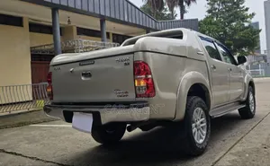Toyota Hilux 2014 Gray
