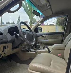 Toyota Hilux 2014 Gray