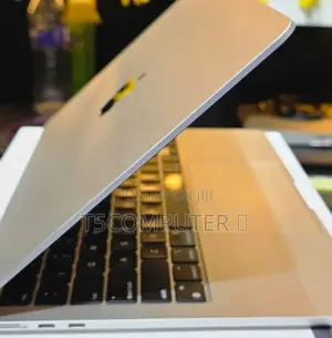 New Laptop Apple MacBook Air 2022 M2 16GB Apple M2 SSD 256GB