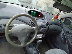 Toyota Vitz 1.0 FWD 3dr 2000 Silver