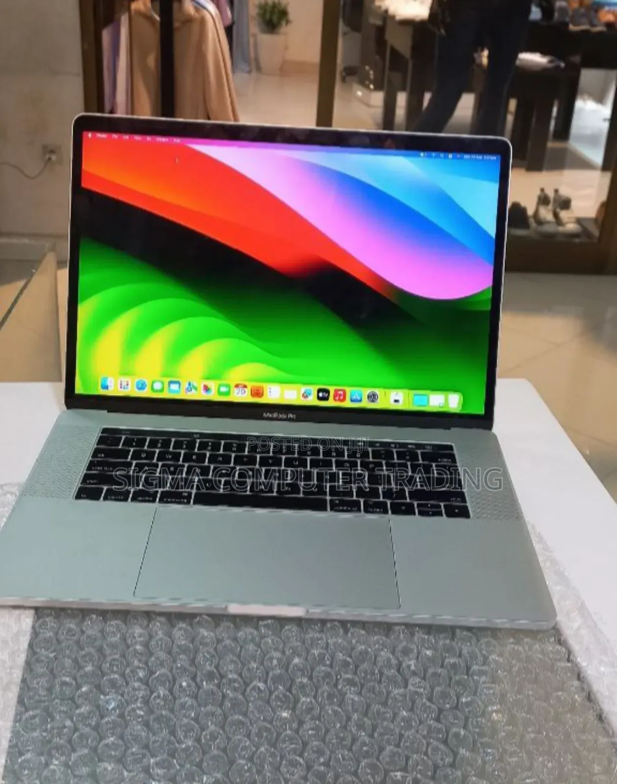 New Laptop Apple MacBook Pro 2017 16GB Intel Core I7 SSD 256GB